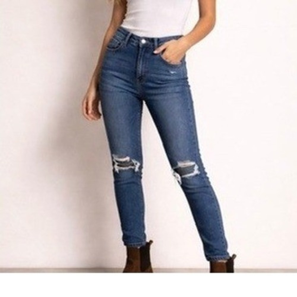 American Eagle Mom Jeans Distressed High Waisted Blue Denim Size 0 Regular